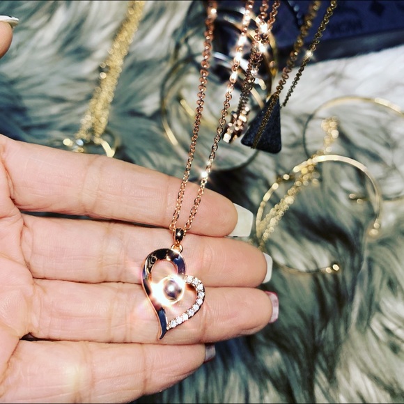 Projection necklace - Picture 1 of 3